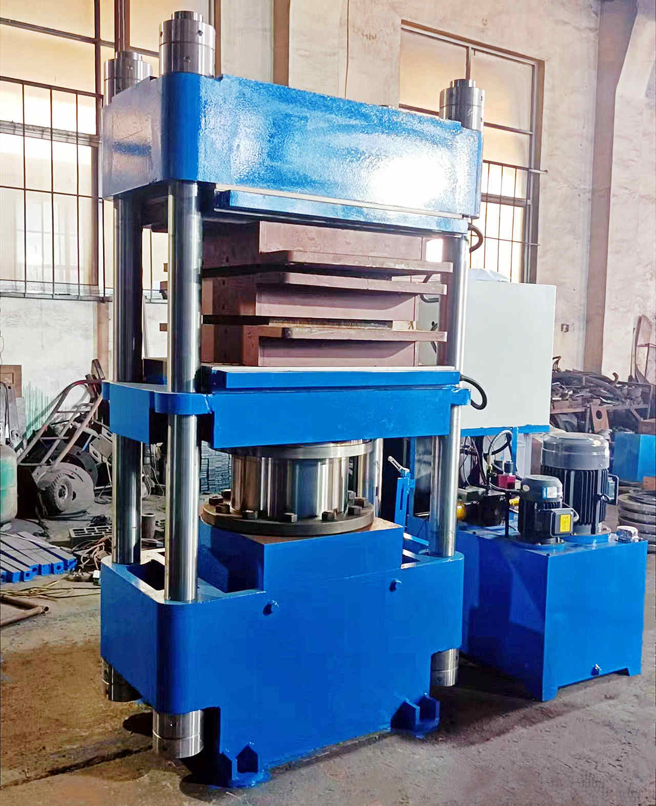 200噸900x600四柱硫化機