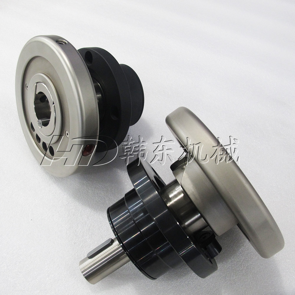 300噸框式平板硫化機(jī)-600x1800橡膠護(hù)弦、枕木硫化機(jī)