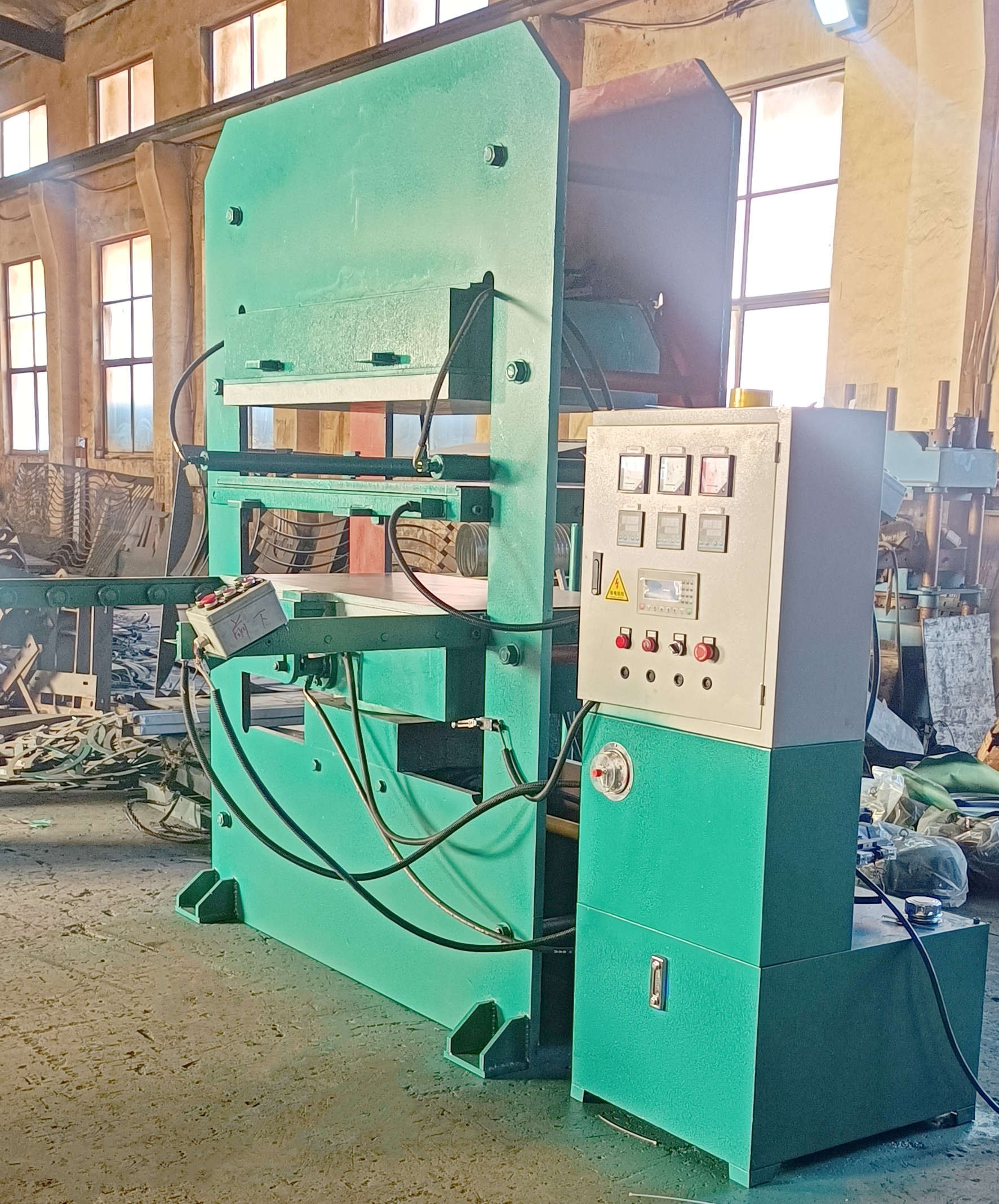 160噸框式雙層推拉模平板硫化機(jī)